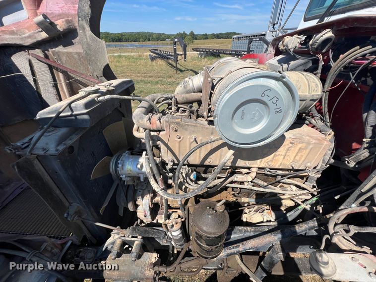 image for item IA9013 1987 Kenworth T600  semi truck