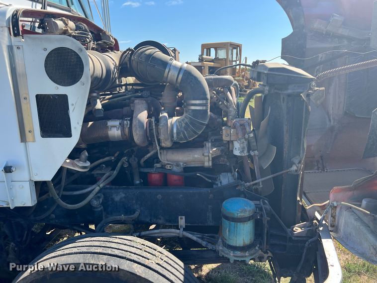 image for item IA9013 1987 Kenworth T600  semi truck