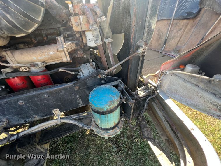 image for item IA9013 1987 Kenworth T600  semi truck