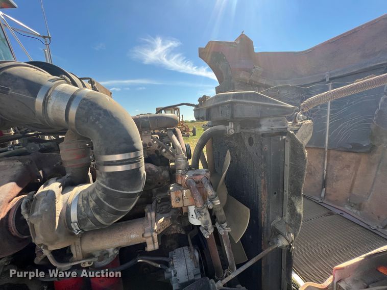 image for item IA9013 1987 Kenworth T600  semi truck