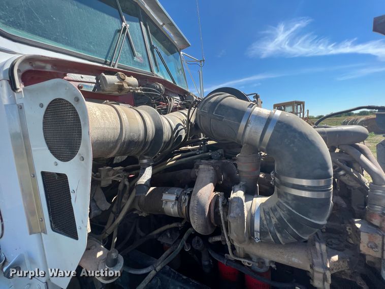 image for item IA9013 1987 Kenworth T600  semi truck