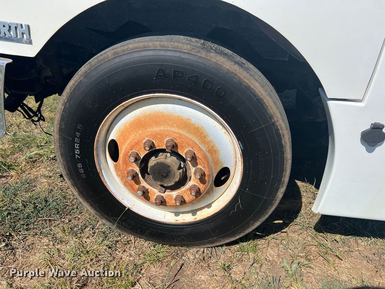 image for item IA9013 1987 Kenworth T600  semi truck