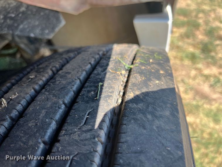 image for item IA9013 1987 Kenworth T600  semi truck