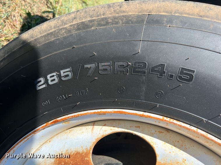 image for item IA9013 1987 Kenworth T600  semi truck