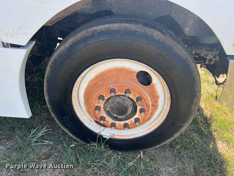 image for item IA9013 1987 Kenworth T600  semi truck