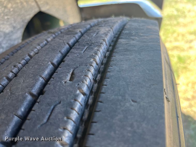 image for item IA9013 1987 Kenworth T600  semi truck