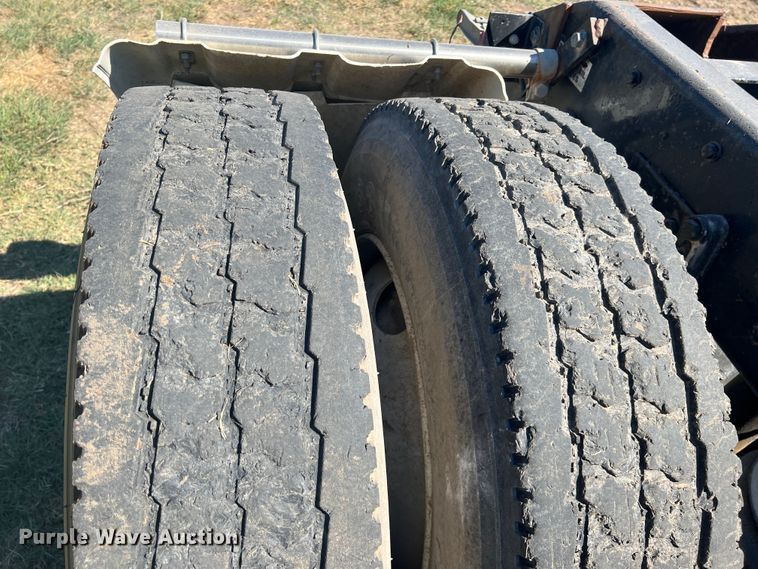 image for item IA9013 1987 Kenworth T600  semi truck