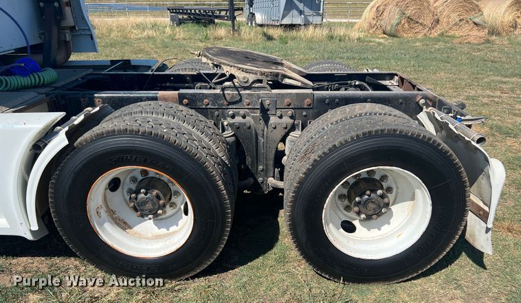 image for item IA9013 1987 Kenworth T600  semi truck