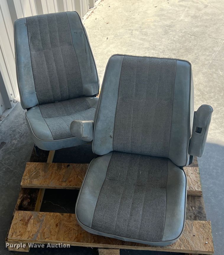 image for item IA9013 1987 Kenworth T600  semi truck