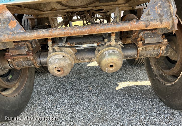 image for item IA9151 2002 Travis  end dump trailer