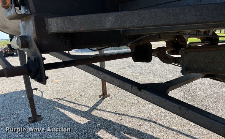 image for item IA9151 2002 Travis  end dump trailer