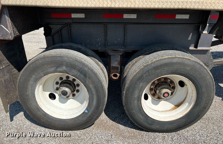 image for item IA9151 2002 Travis  end dump trailer