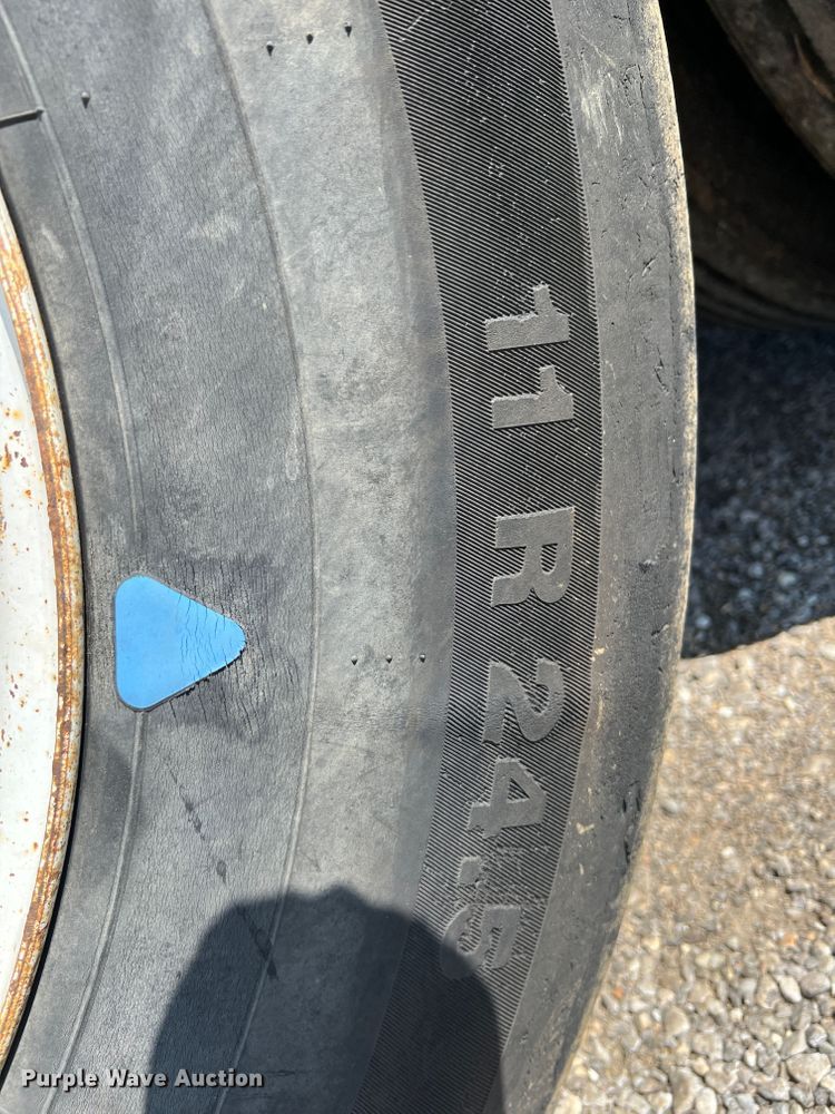 image for item IA9151 2002 Travis  end dump trailer