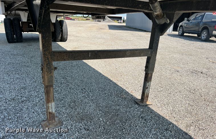 image for item IA9152 2005 Travis  end dump trailer