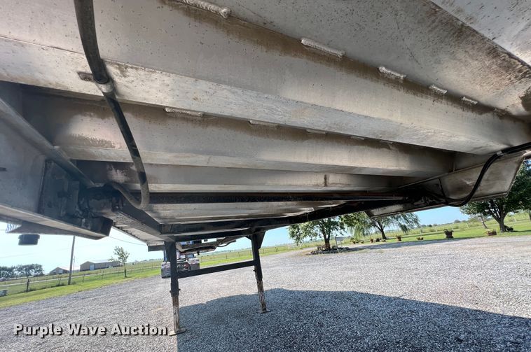 image for item IA9152 2005 Travis  end dump trailer