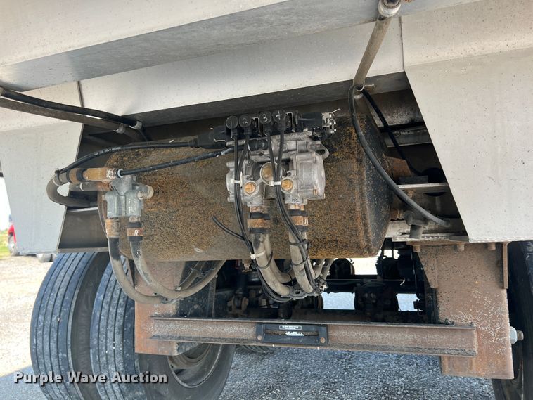 image for item IA9152 2005 Travis  end dump trailer