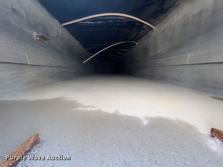 image for item IA9152 2005 Travis  end dump trailer