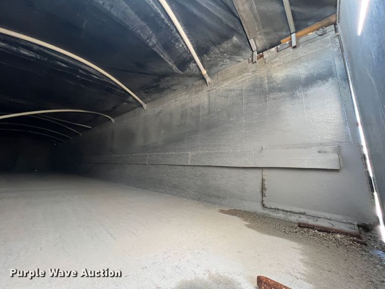 image for item IA9152 2005 Travis  end dump trailer