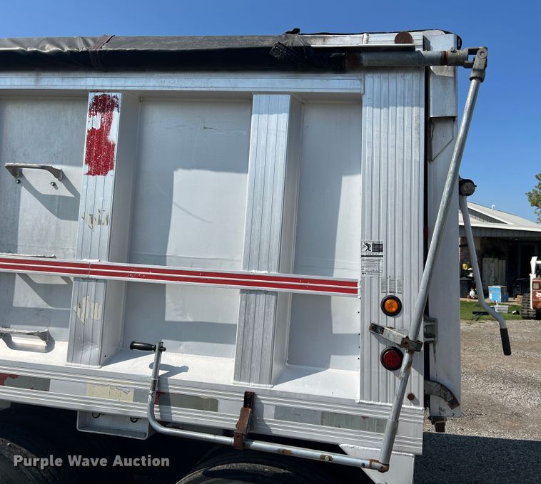 image for item IA9152 2005 Travis  end dump trailer