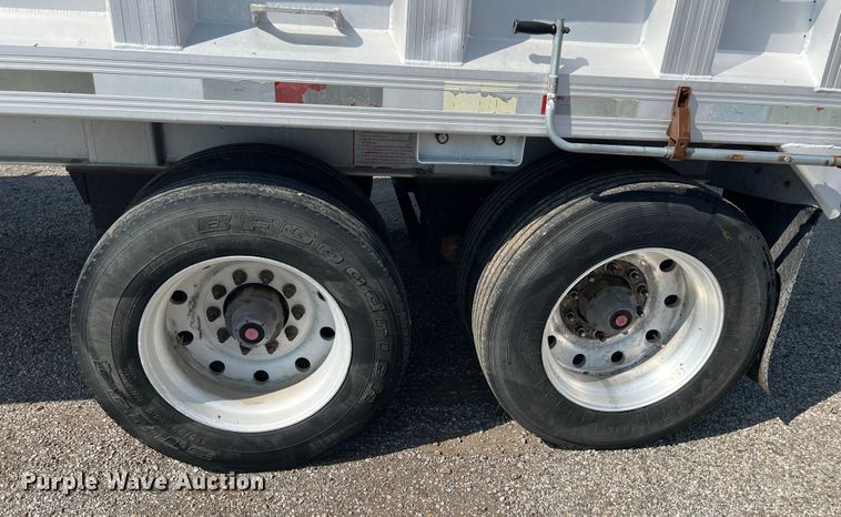 image for item IA9152 2005 Travis  end dump trailer