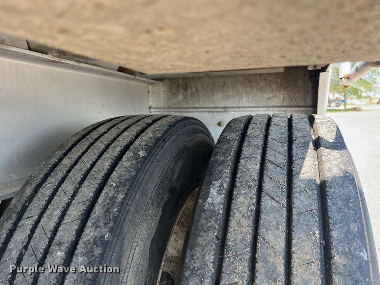 image for item IA9152 2005 Travis  end dump trailer