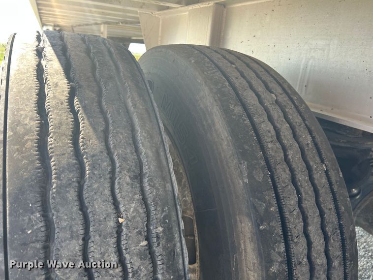 image for item IA9152 2005 Travis  end dump trailer