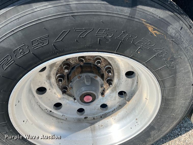 image for item IA9152 2005 Travis  end dump trailer