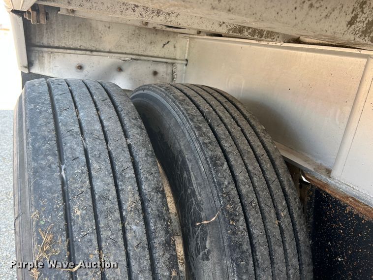 image for item IA9152 2005 Travis  end dump trailer