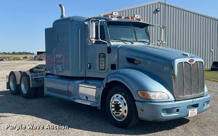 image for item IA9153 2014 Peterbilt 386  semi truck