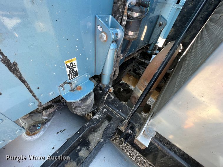 image for item IA9153 2014 Peterbilt 386  semi truck