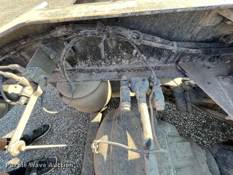 image for item IA9153 2014 Peterbilt 386  semi truck