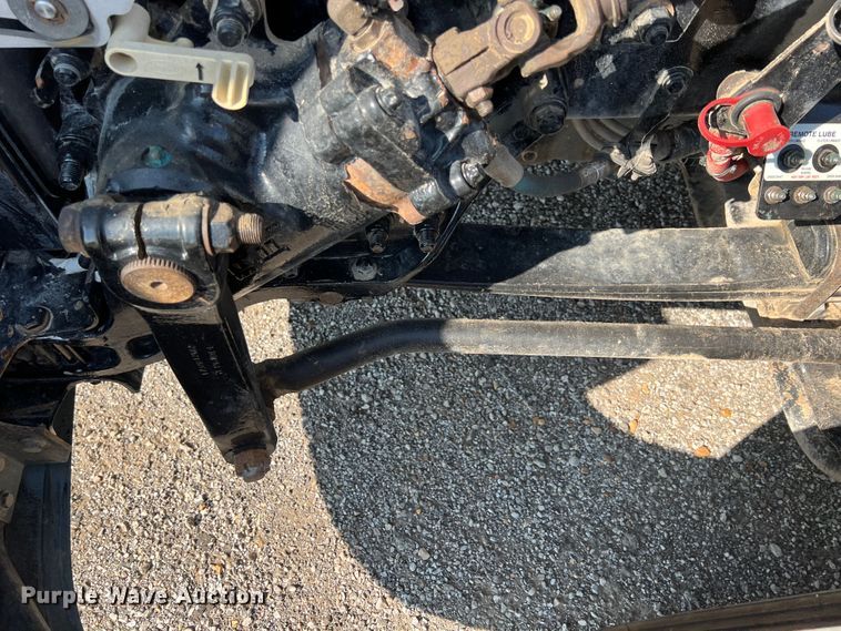 image for item IA9153 2014 Peterbilt 386  semi truck