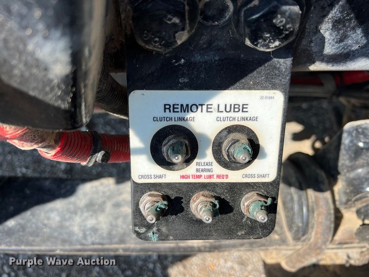 image for item IA9153 2014 Peterbilt 386  semi truck