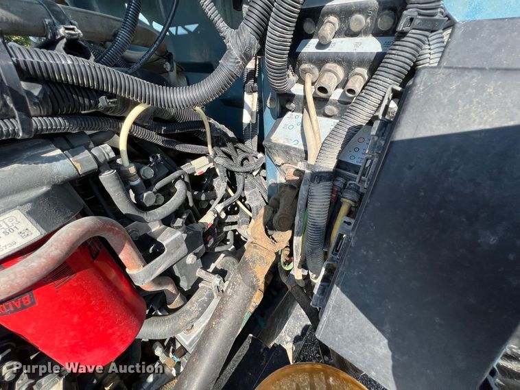 image for item IA9153 2014 Peterbilt 386  semi truck