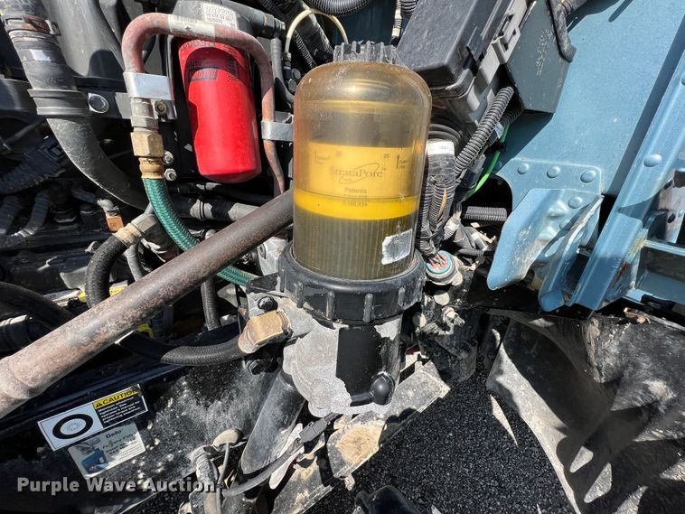 image for item IA9153 2014 Peterbilt 386  semi truck