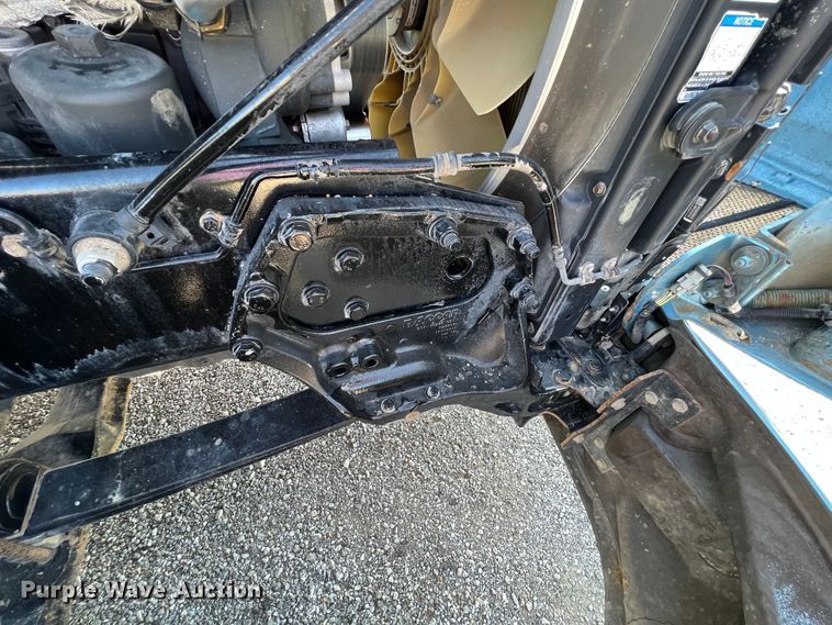 image for item IA9153 2014 Peterbilt 386  semi truck