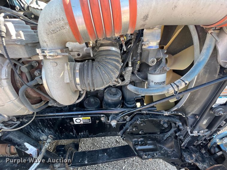 image for item IA9153 2014 Peterbilt 386  semi truck