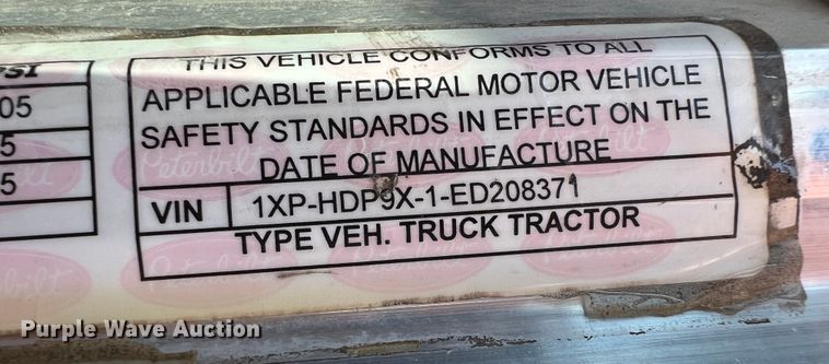 image for item IA9153 2014 Peterbilt 386  semi truck