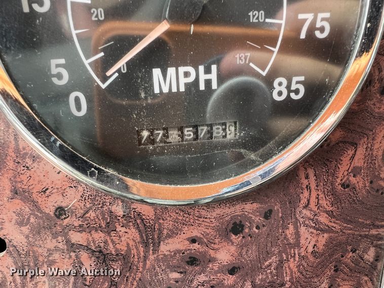 image for item IA9164 2001 International 9200i  semi truck