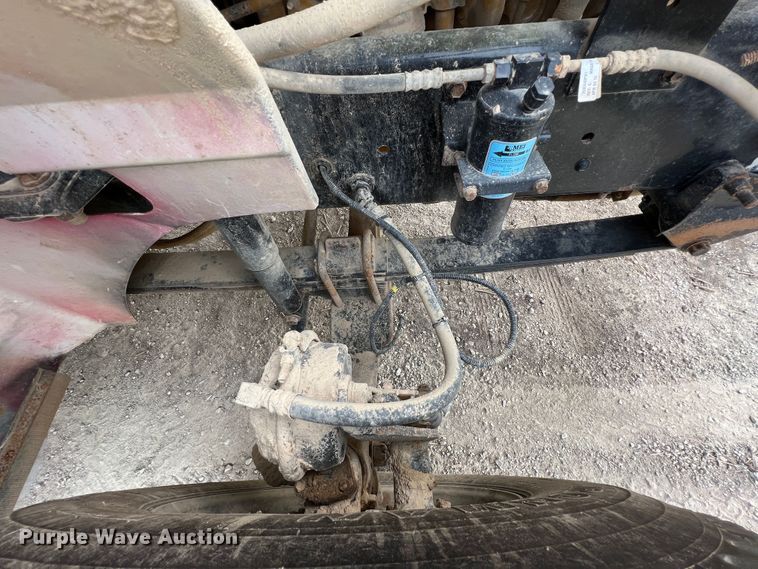 image for item IA9164 2001 International 9200i  semi truck