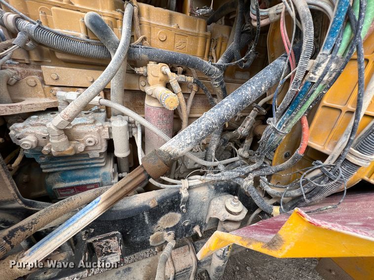 image for item IA9164 2001 International 9200i  semi truck