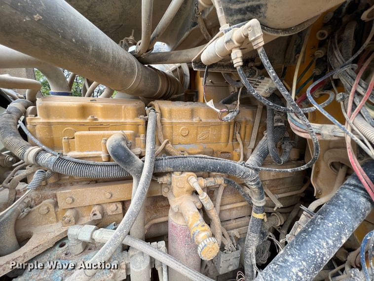 image for item IA9164 2001 International 9200i  semi truck