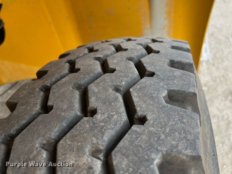 image for item IA9164 2001 International 9200i  semi truck