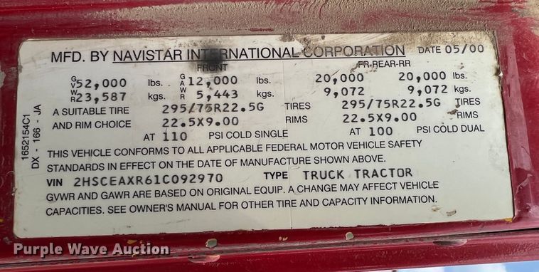 image for item IA9164 2001 International 9200i  semi truck
