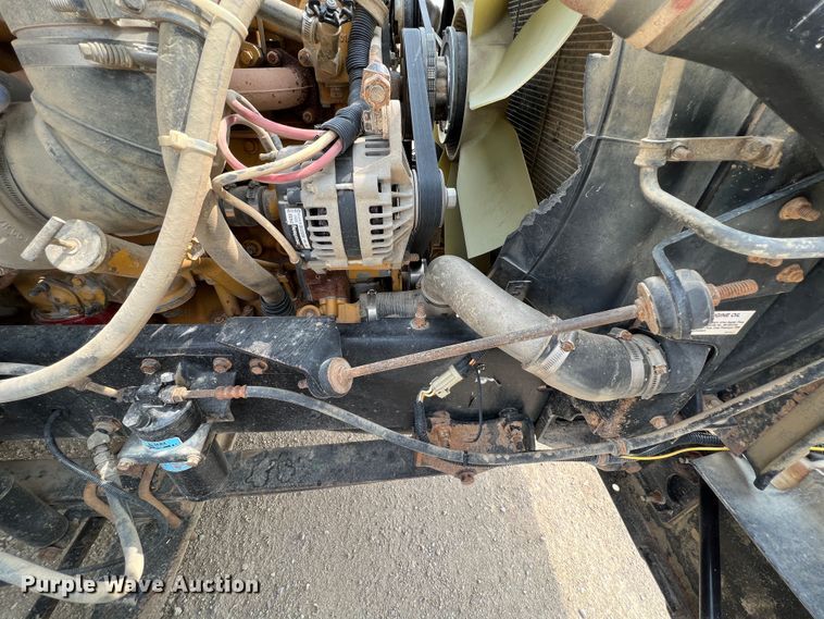 image for item IA9165 2001 International 9200i  semi truck