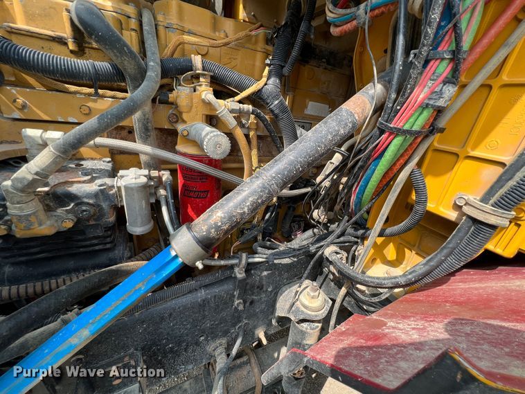 image for item IA9165 2001 International 9200i  semi truck