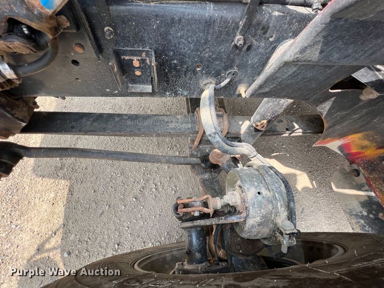 image for item IA9165 2001 International 9200i  semi truck