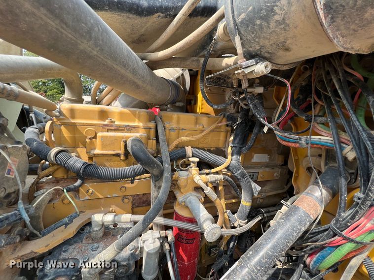 image for item IA9165 2001 International 9200i  semi truck