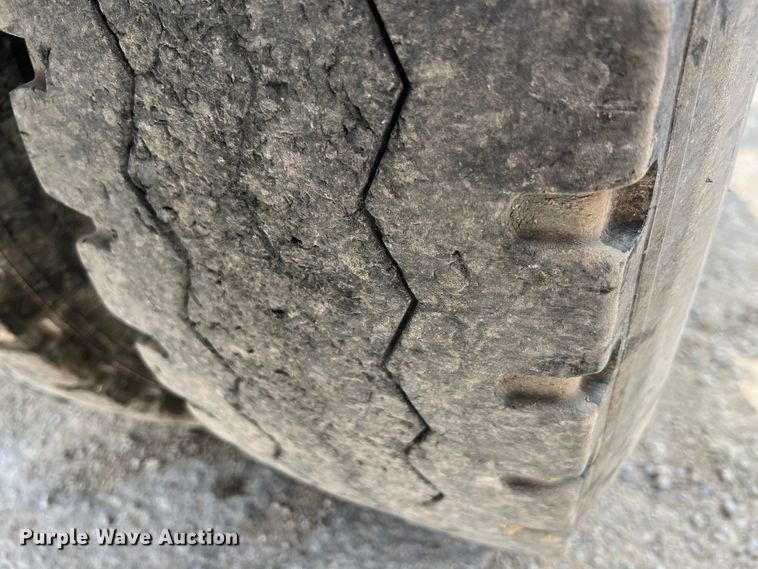 image for item IA9165 2001 International 9200i  semi truck