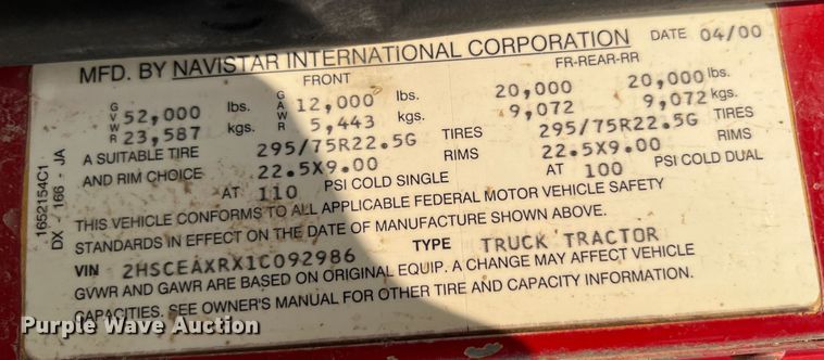 image for item IA9165 2001 International 9200i  semi truck